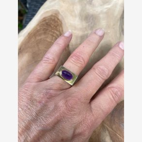 Guldring med ametyst