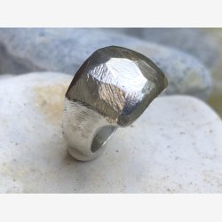 Facetteret ring i slv