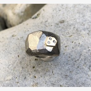 Facetteret slvring med guld