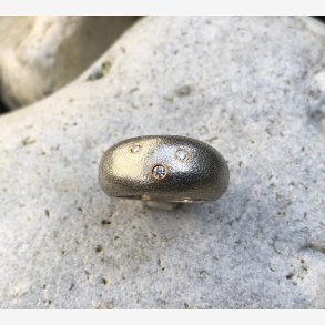 Brumbasse ring i slv med brillanter