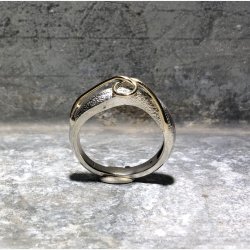 Ring i slv med 14 krt guldsnor