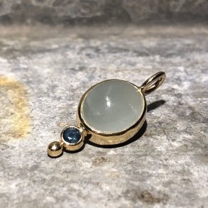 Vedhng i guld med Aquamarin og Safir