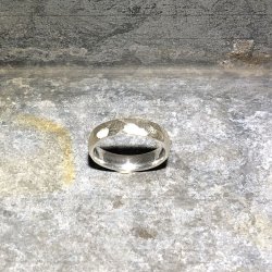 Herrering i slv med groft facetslebet mnster