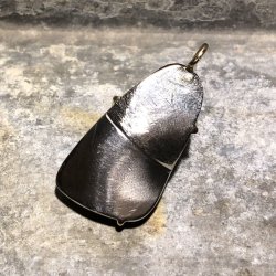 Vedhng i slv med Boulder Opal og guldtrd