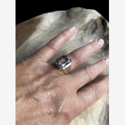 Guldring med stor ametyst