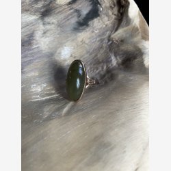 Guldring med Jadesten