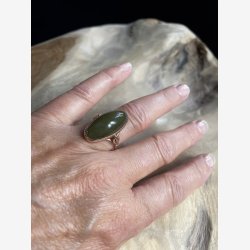 Guldring med Jadesten