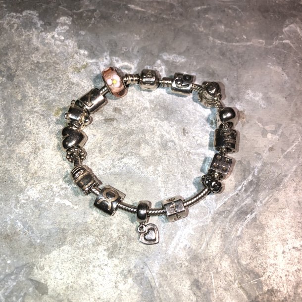 2.nd Hand - Pandora armbnd med charms